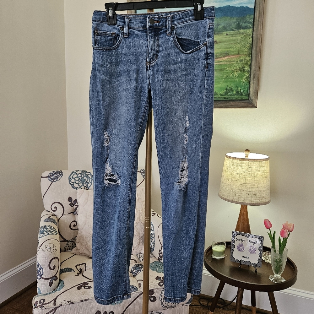 Universal Thread Blue Distressed Straight Leg Jeans Size 2/26R